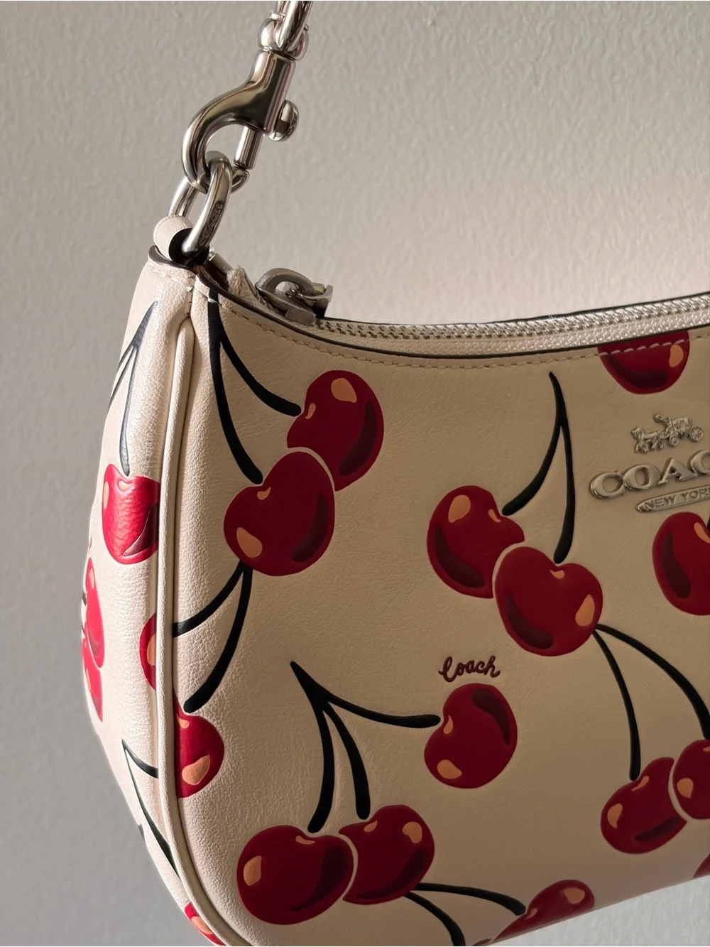 Coach Teri bag with cherry print - Picture 4 of 8